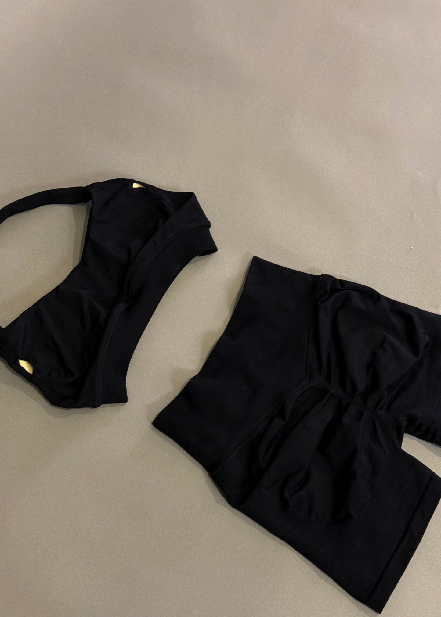 REWEAR ESSENTIAL BLACK GYM SET