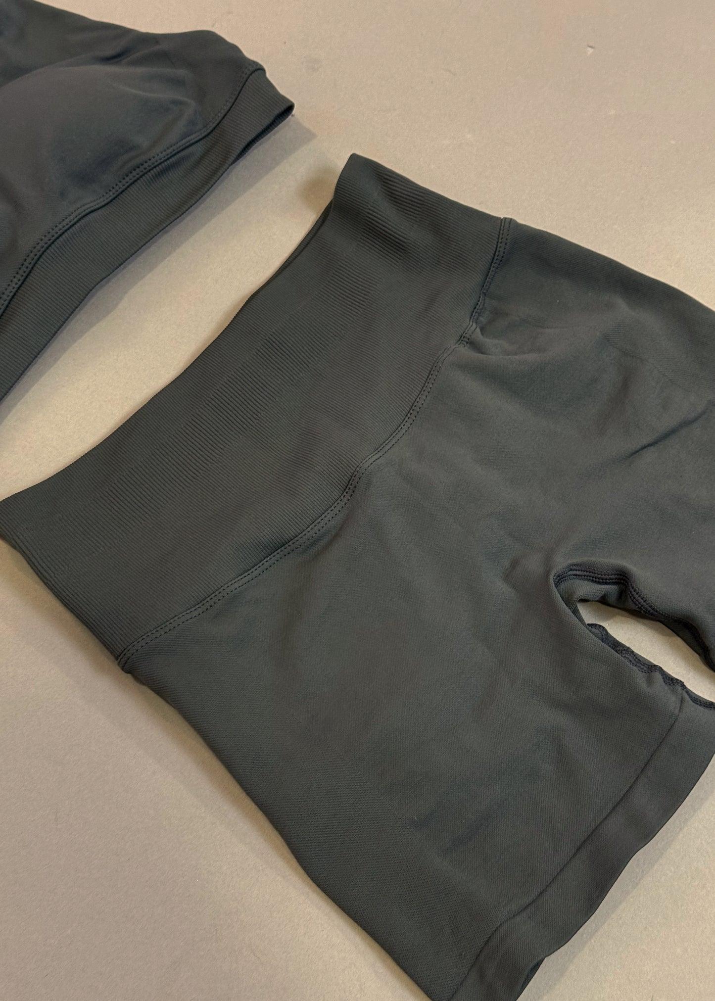 REWEAR ESSENTIAL CHARCOAL GYM SET