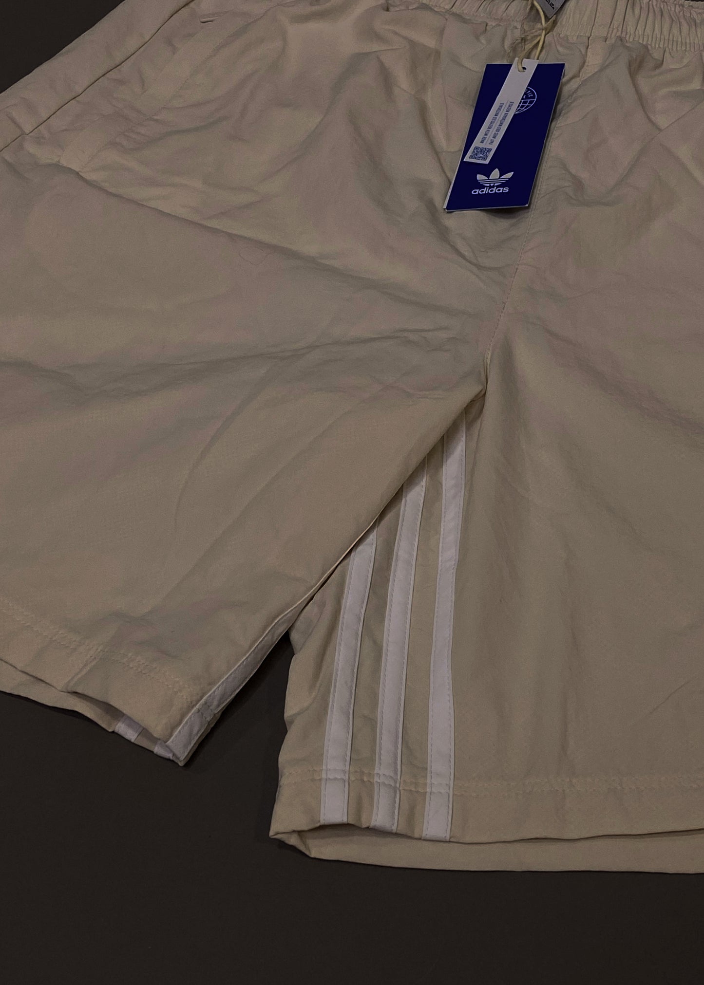 ADIDAS OVERSIZED BEIGE SHORTS