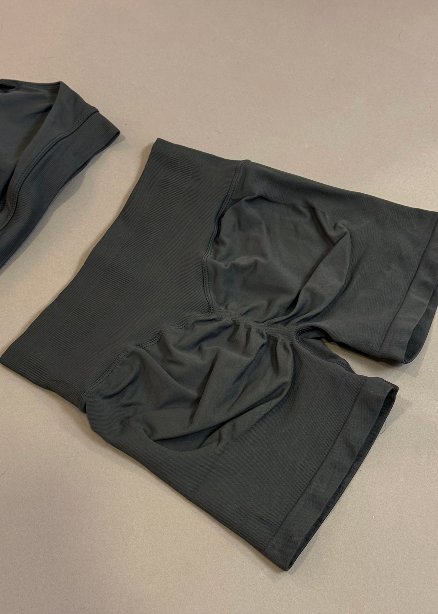 REWEAR ESSENTIAL CHARCOAL GYM SET