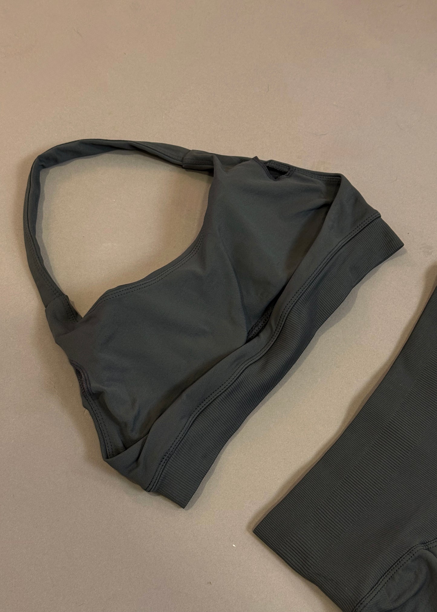 REWEAR ESSENTIAL CHARCOAL GYM SET