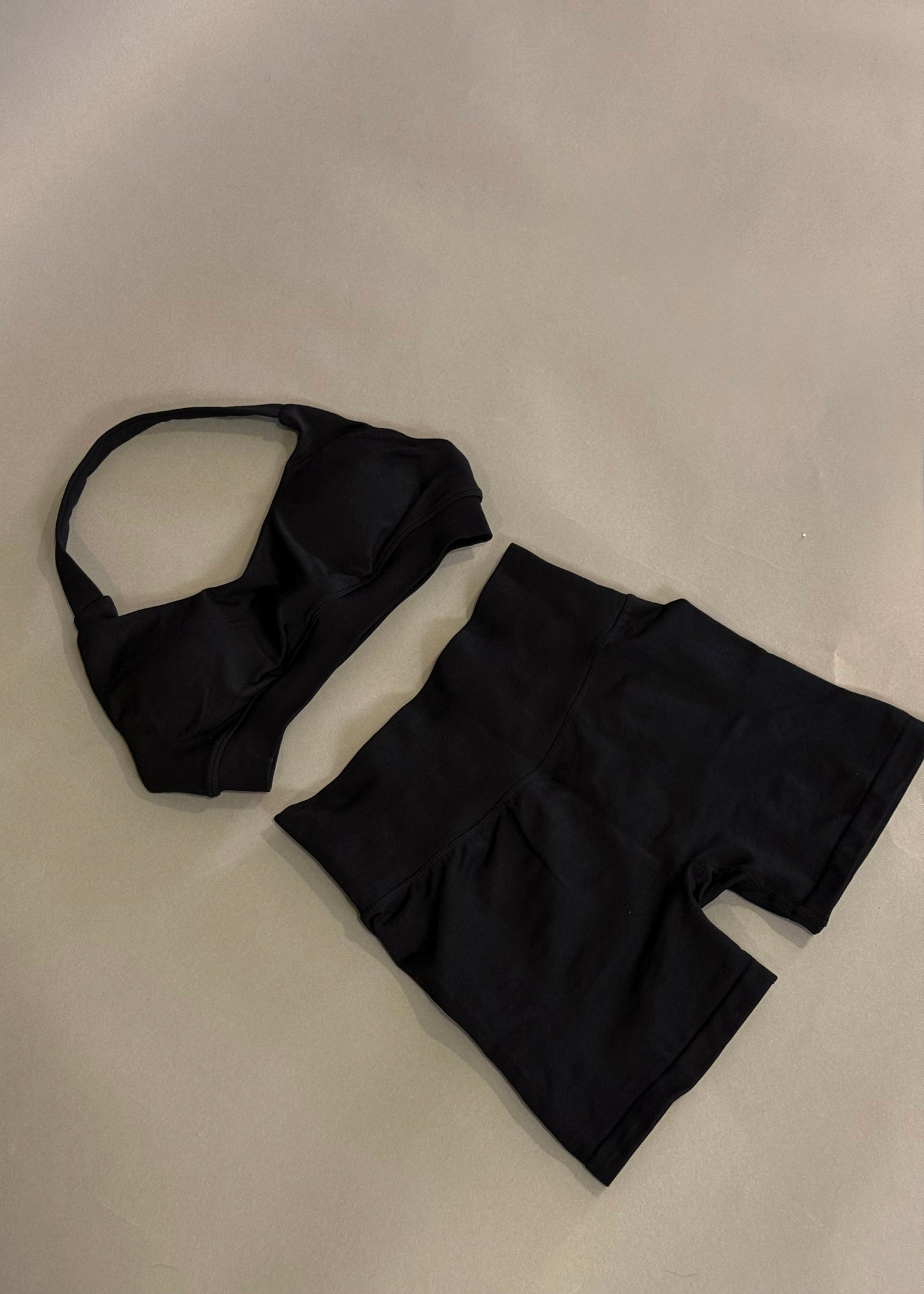 REWEAR ESSENTIAL BLACK GYM SET