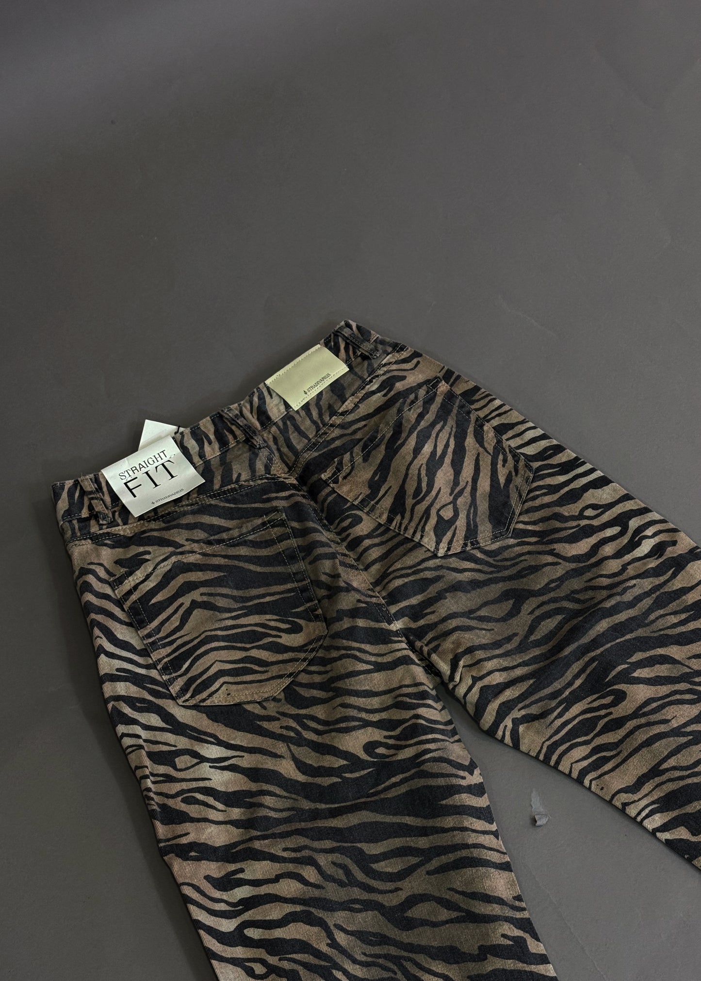 STRADIVARIUS TIGER PRINT JEANS