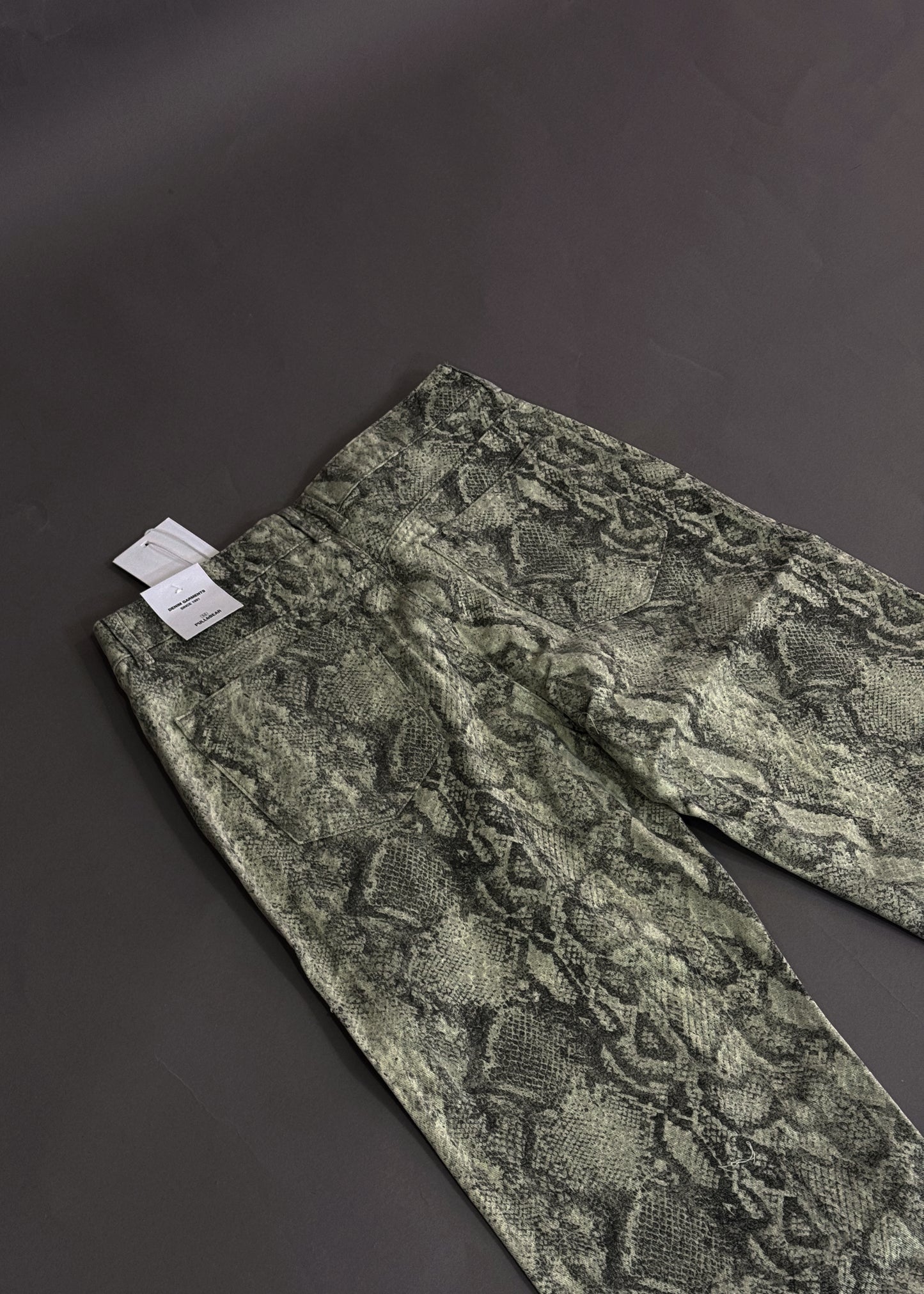 PULL&BEAR SNAKEPRINT JEANS