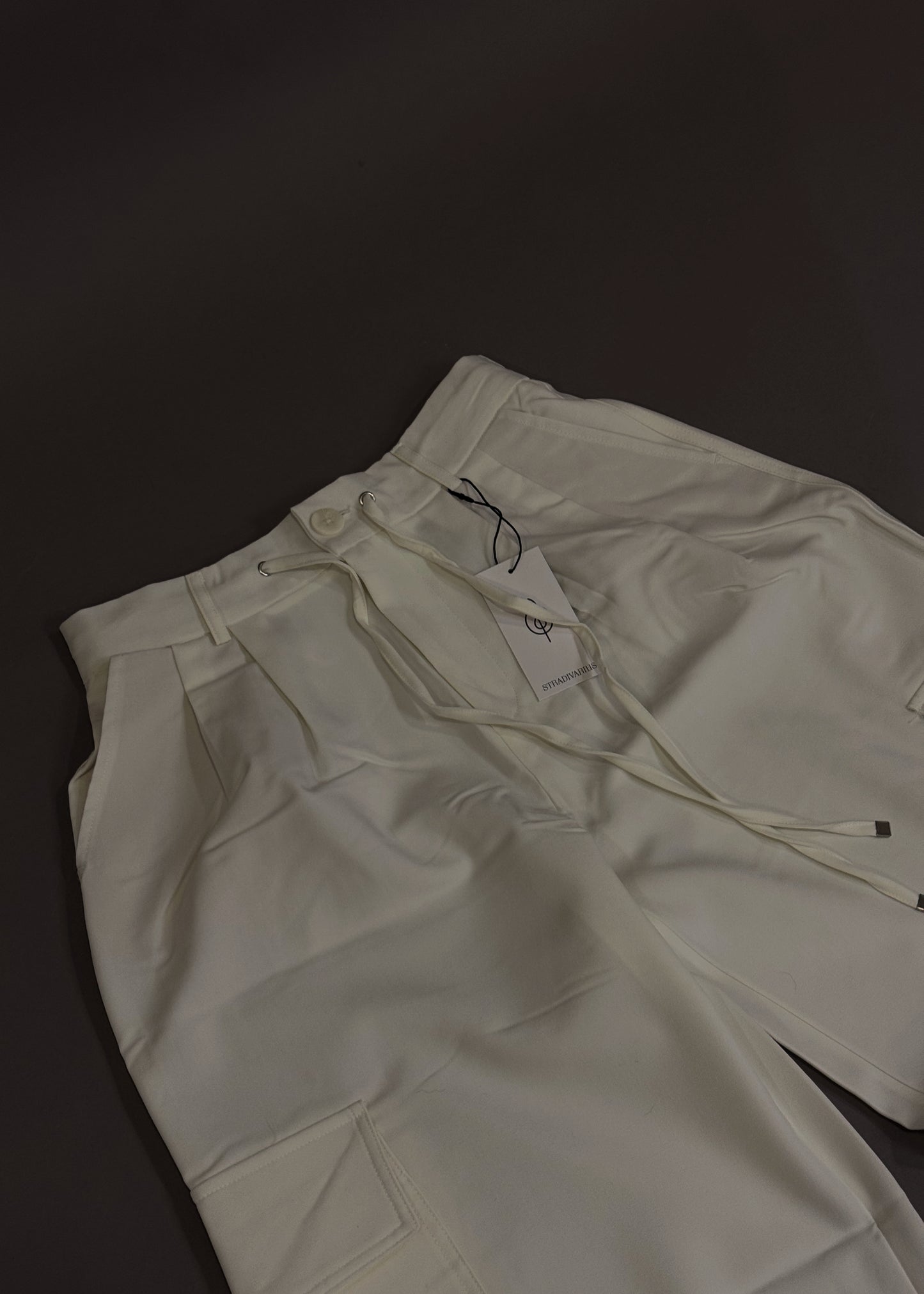 STRADIVARIUS WHITE TROUSERS