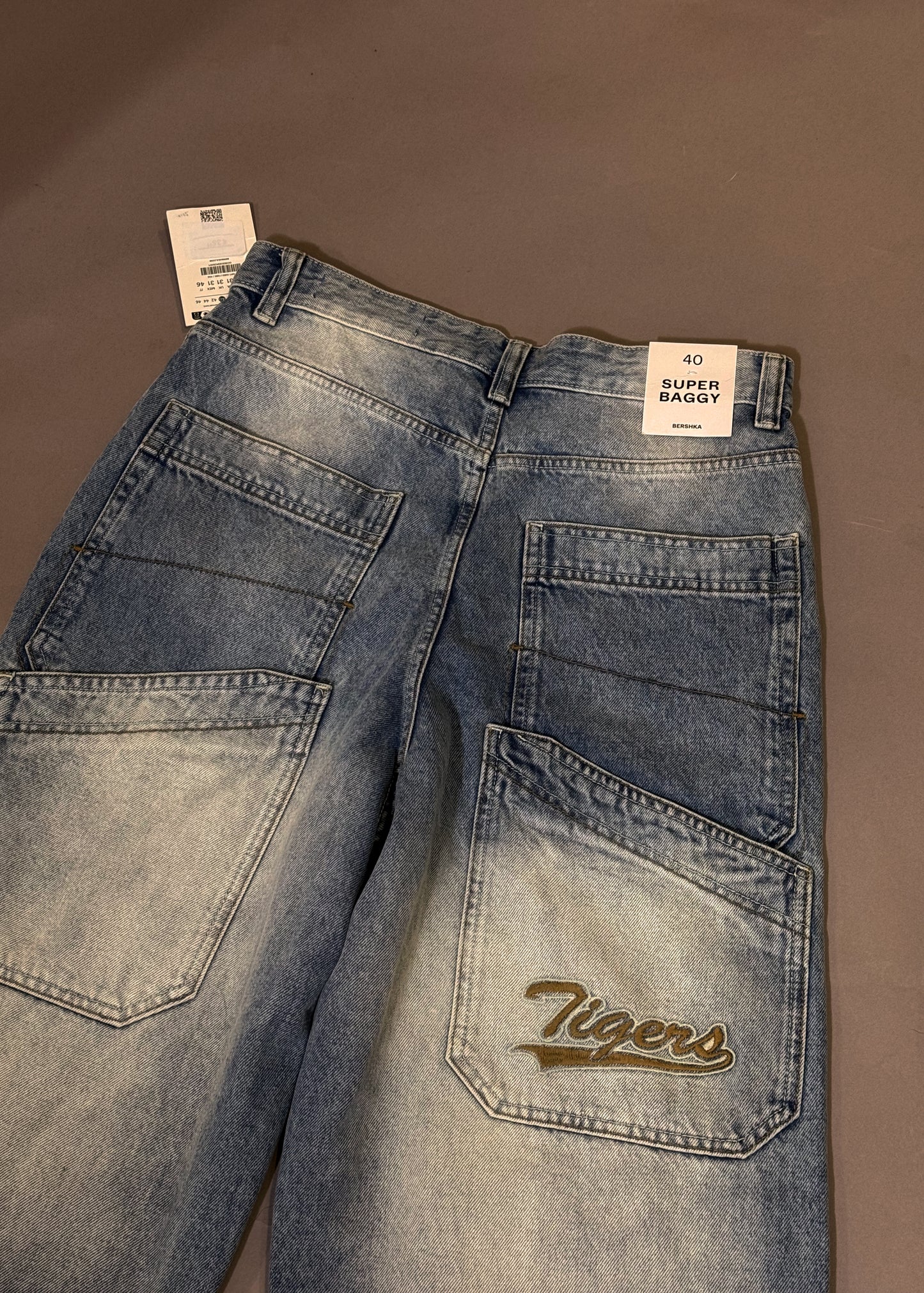 BERSHKA SUPER BAGGY JEANS