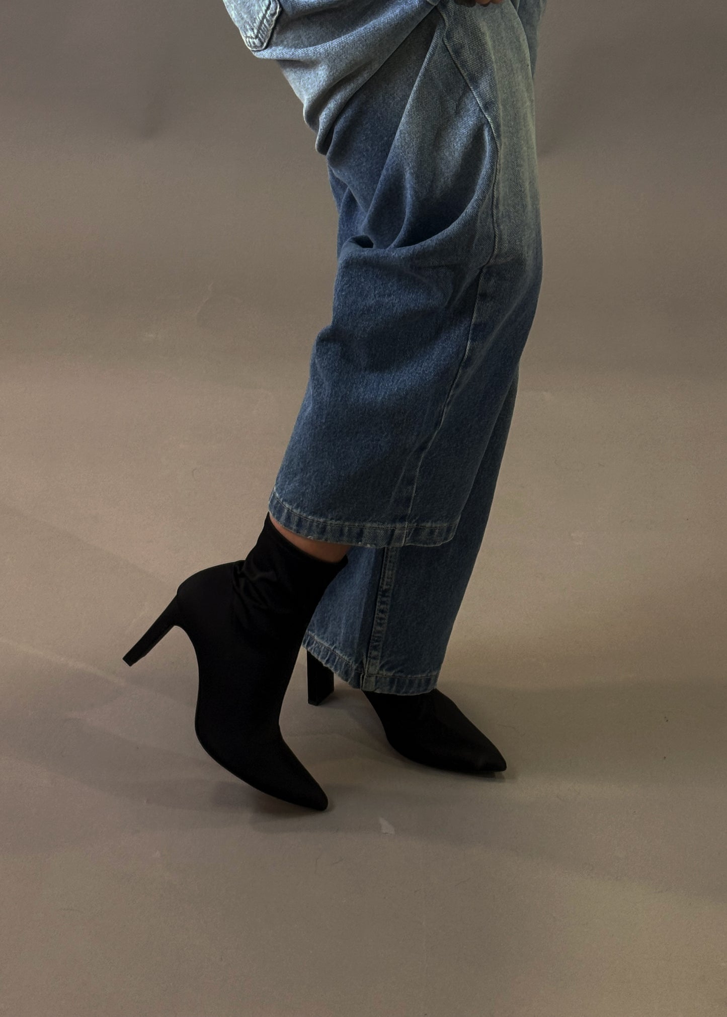 PULL&BEAR BLACK BOOTS