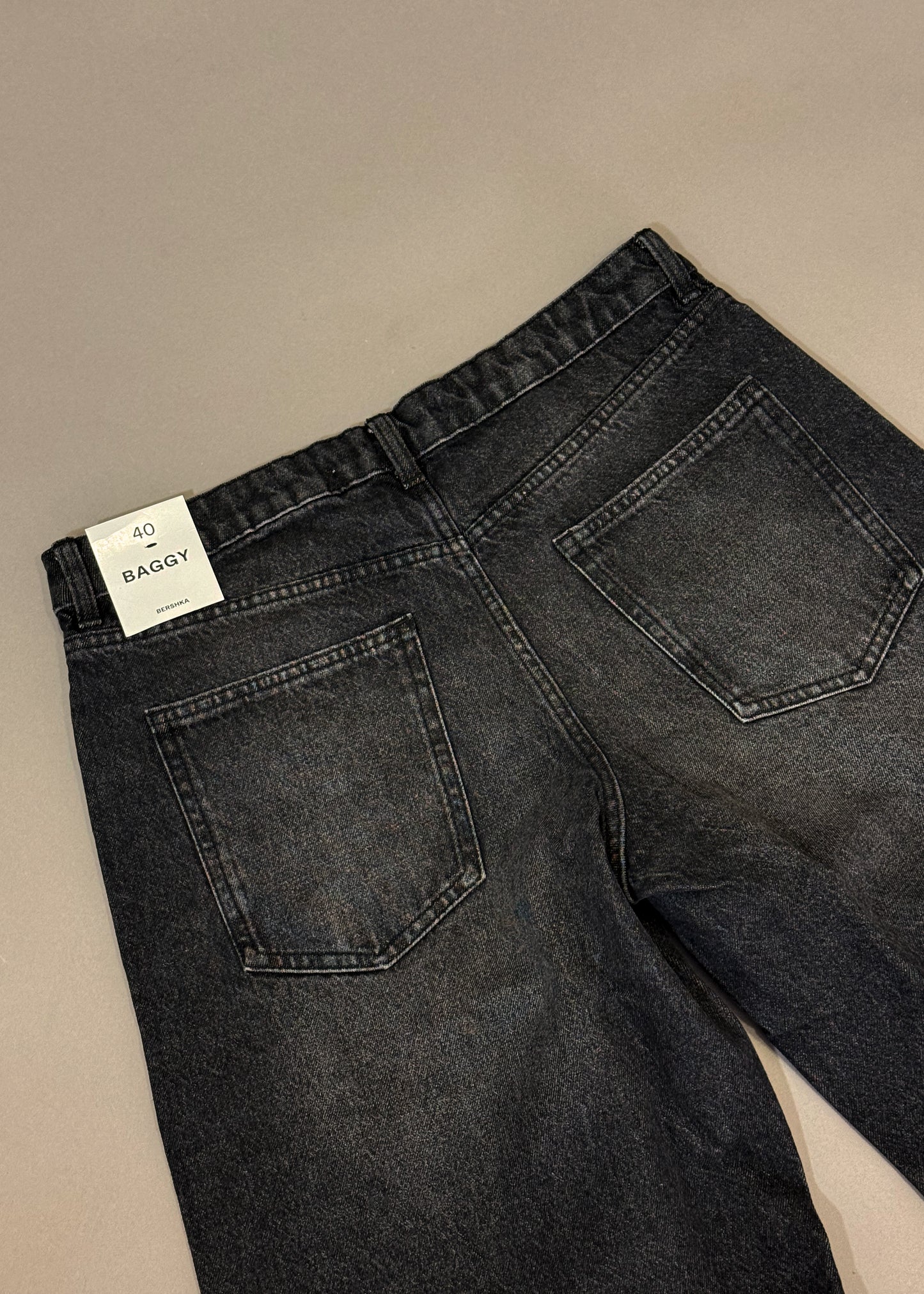 BERSHKA BAGGY BLACK JORTS