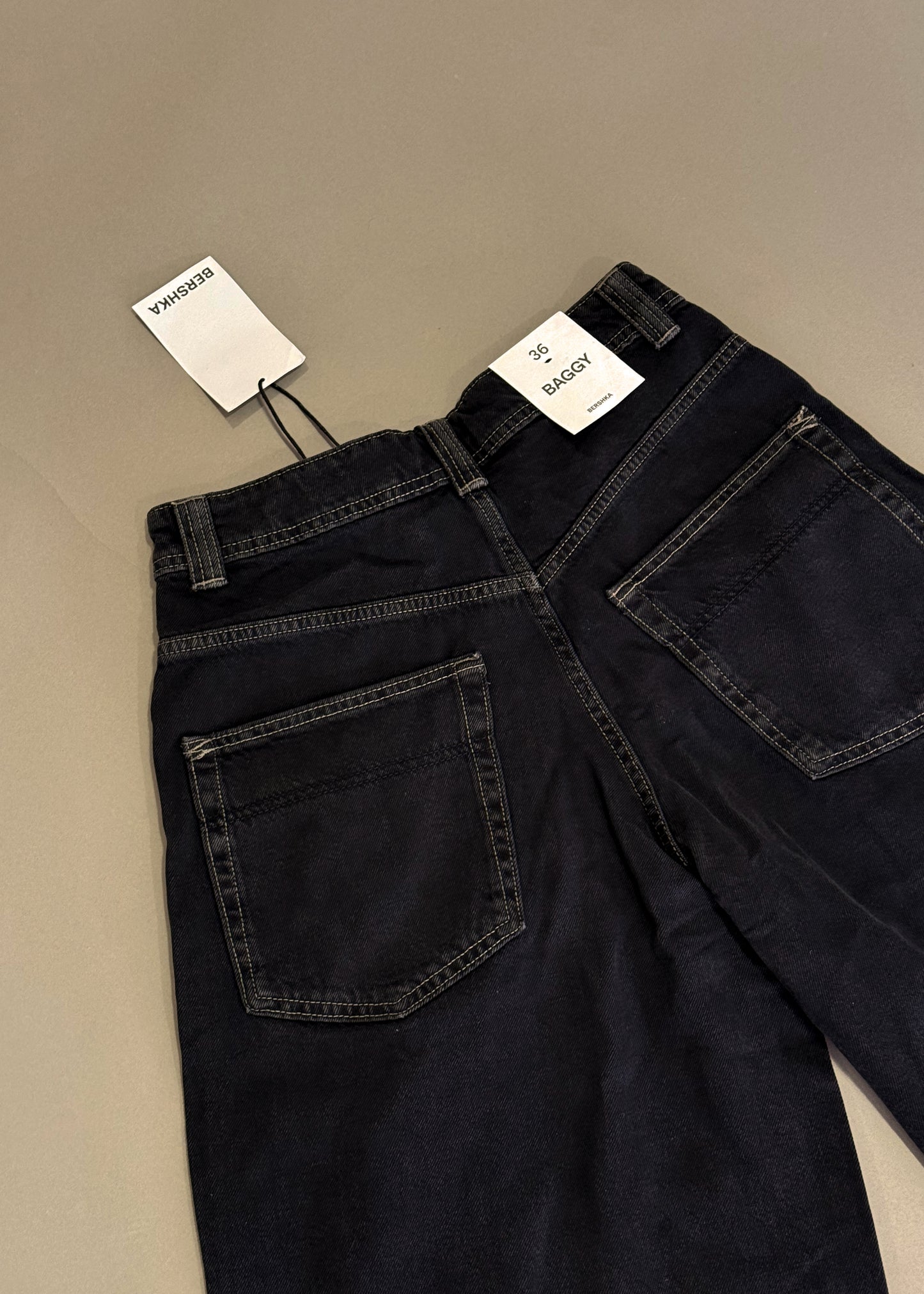 BERSHKA BAGGY JORTS