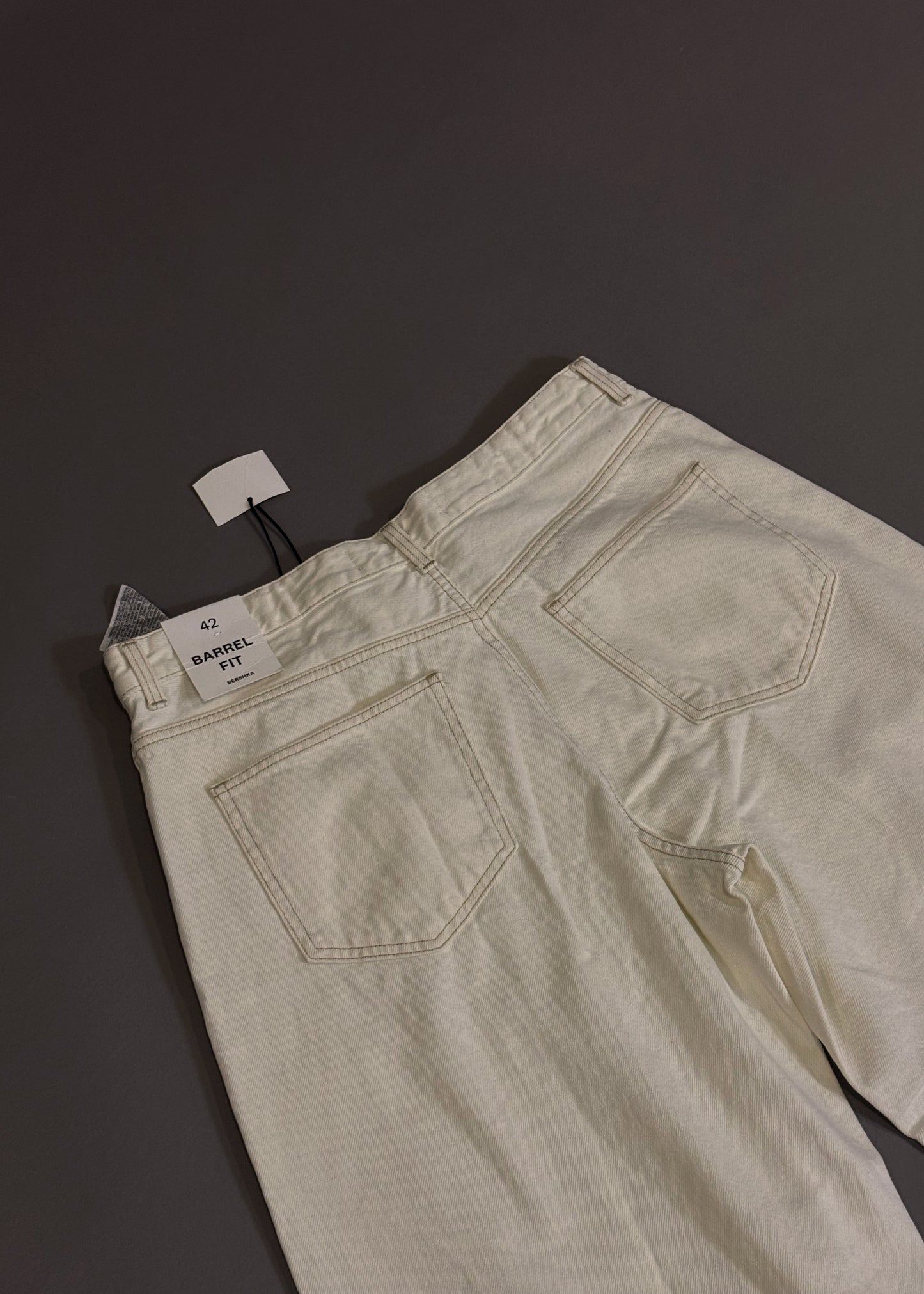 BERSHKA BARREL FIT JEANS