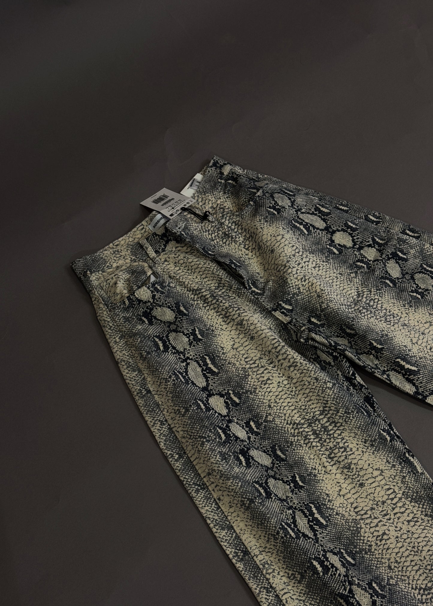 BERSHKA SNAKEPRINT BAGGY JEANS