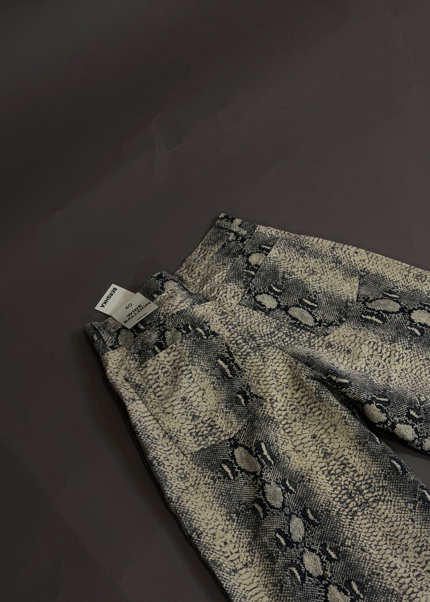 BERSHKA SNAKEPRINT BAGGY JEANS