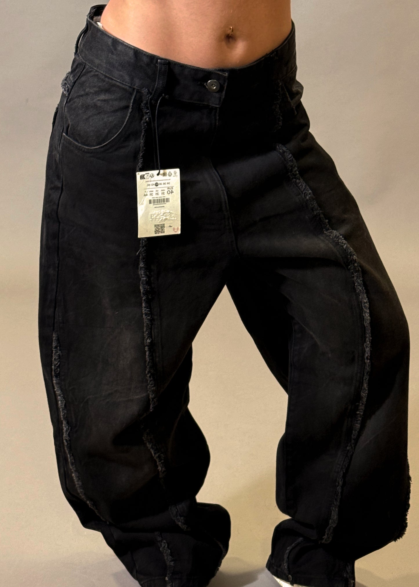 BERSHKA TEXTURED BAGGY BLACK JEANS