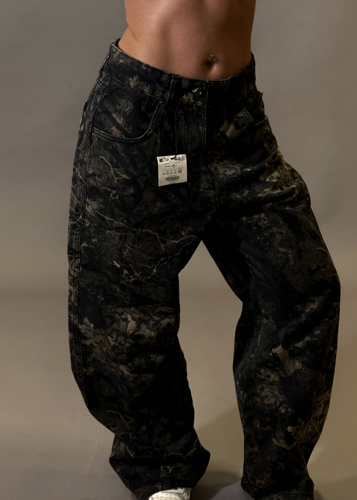 BERSHKA BAGGY CAMOUFLAGE JEANS