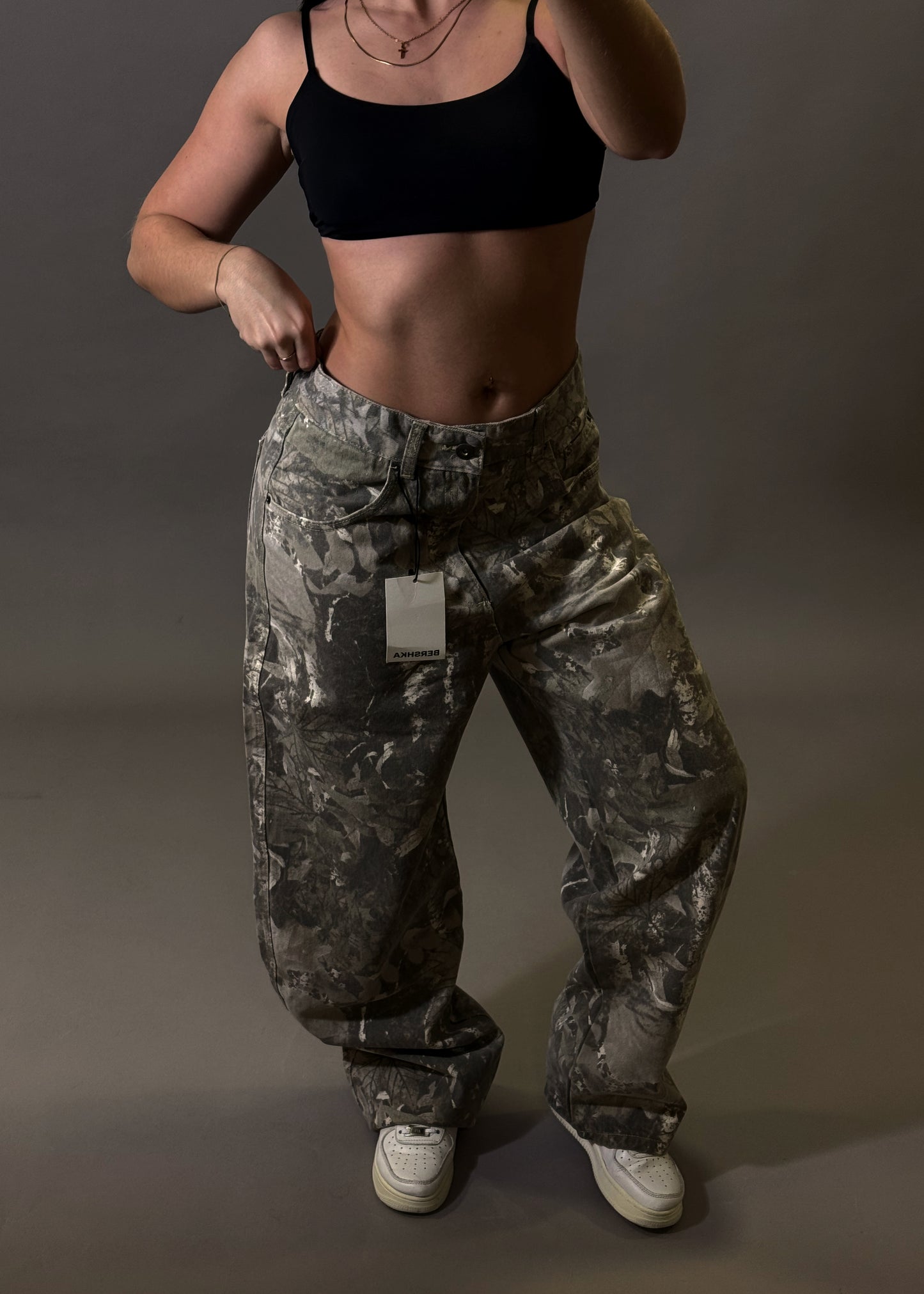 BERSHKA SUPER BAGGY JEANS