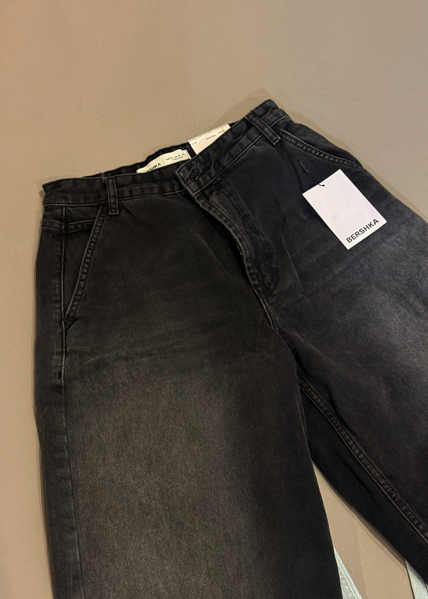 BERSHKA BLACK SKATER JEANS