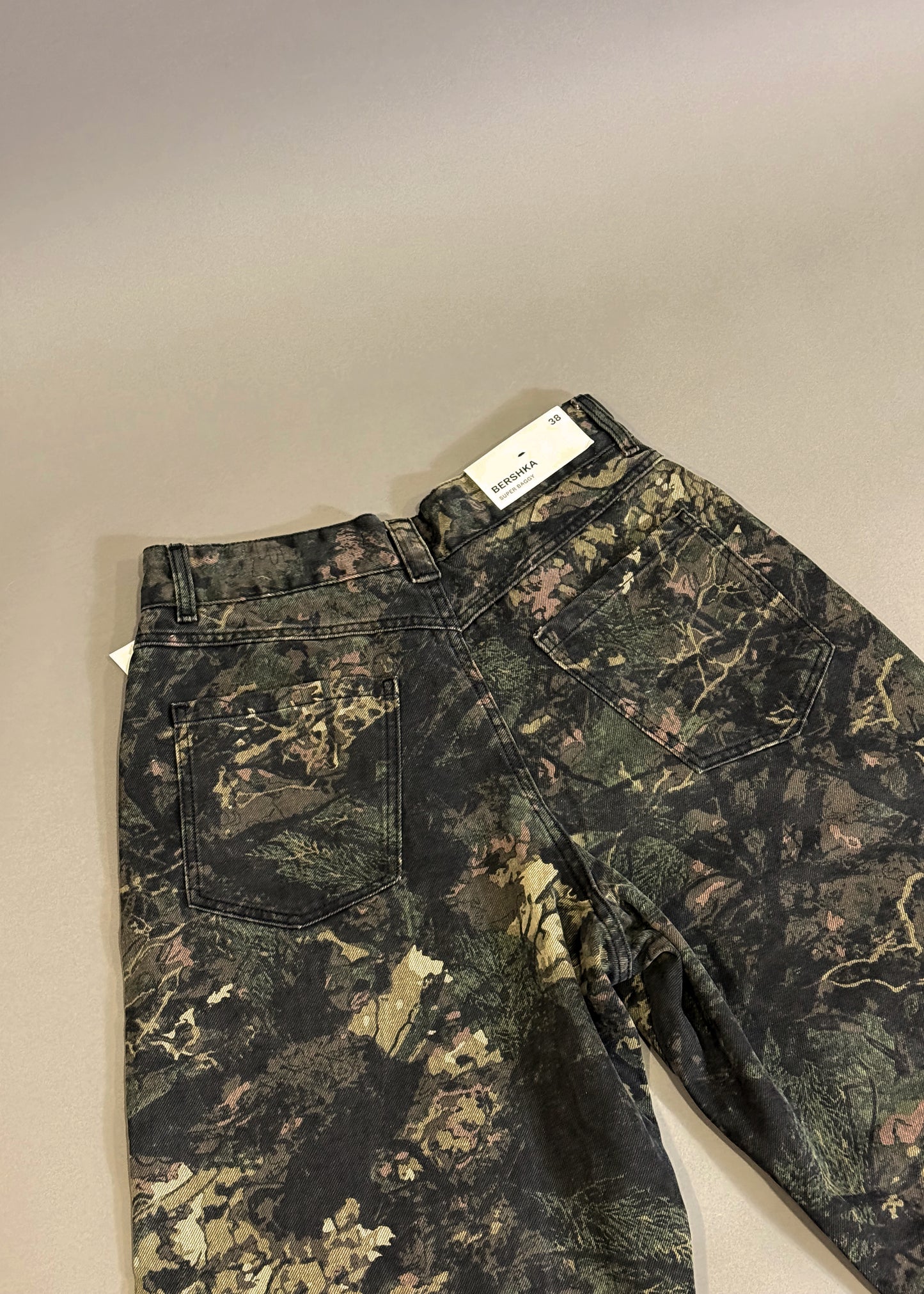 BERSHKA BAGGY CAMOUFLAGE JEANS