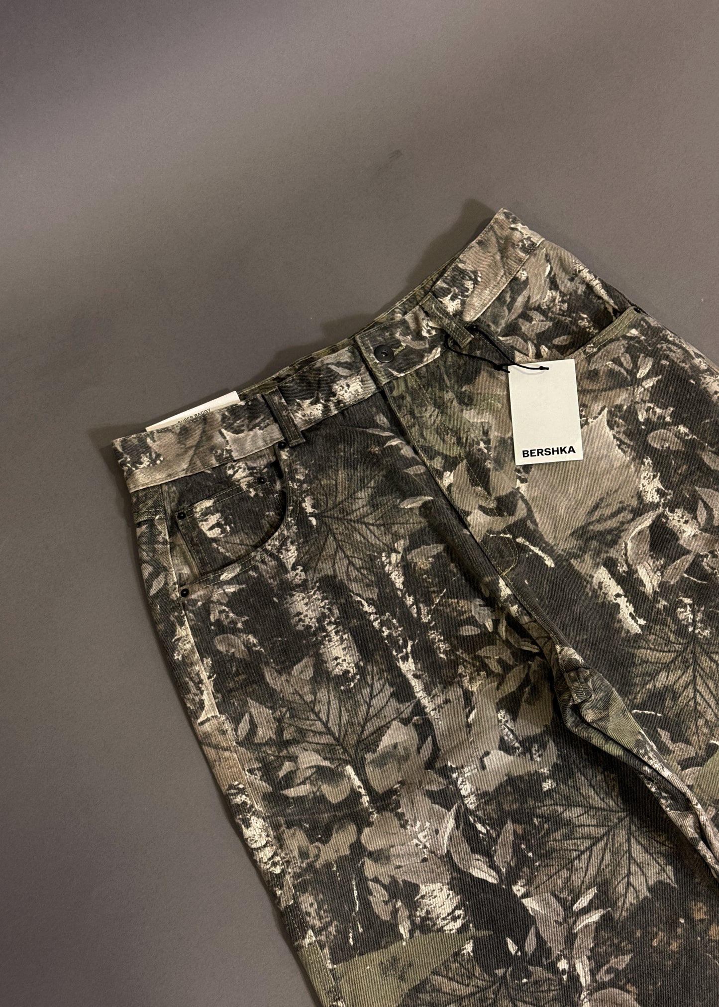 BERSHKA SUPER BAGGY JEANS