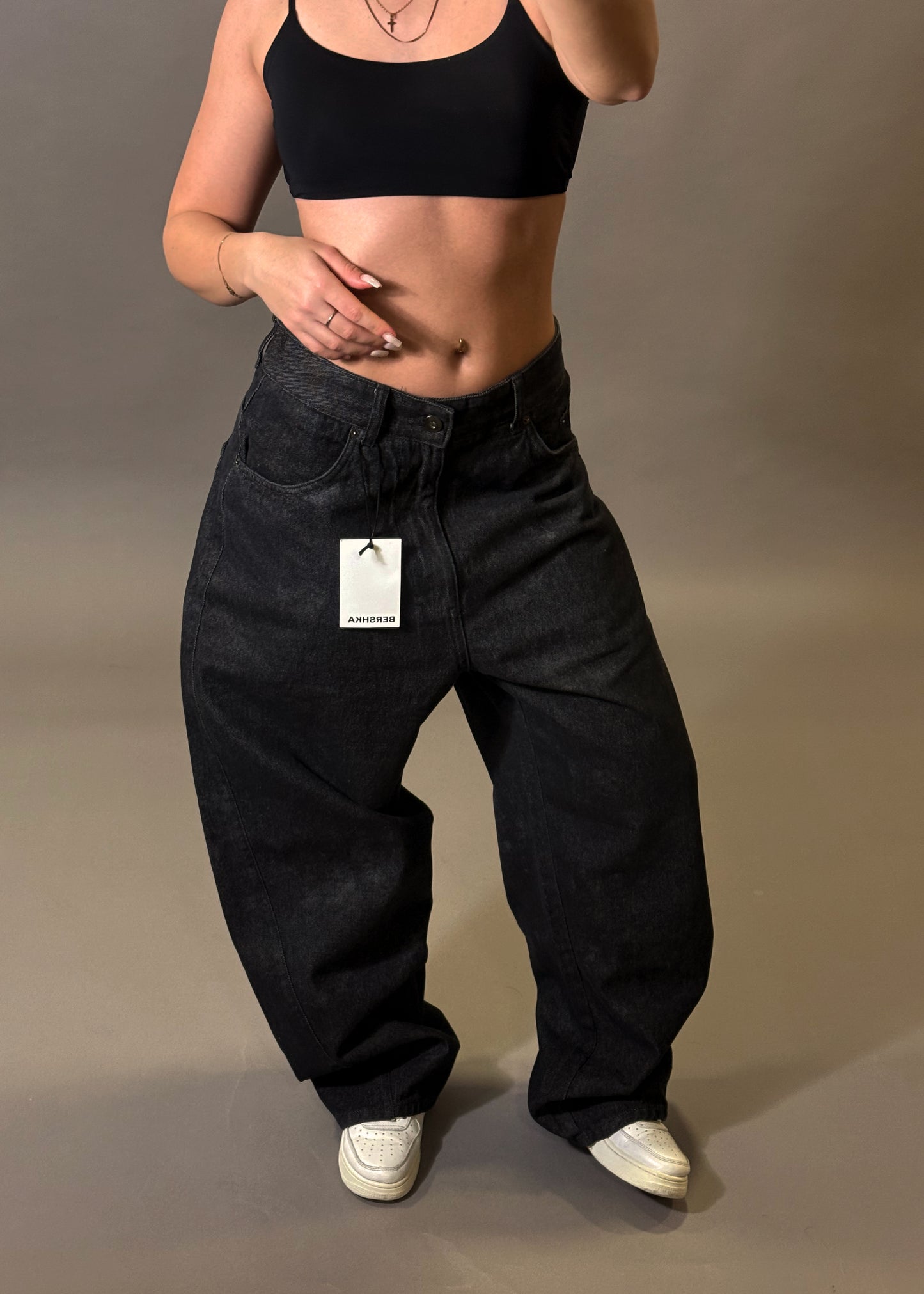 BERSHKA SUPER BAGGY DARK JEANS