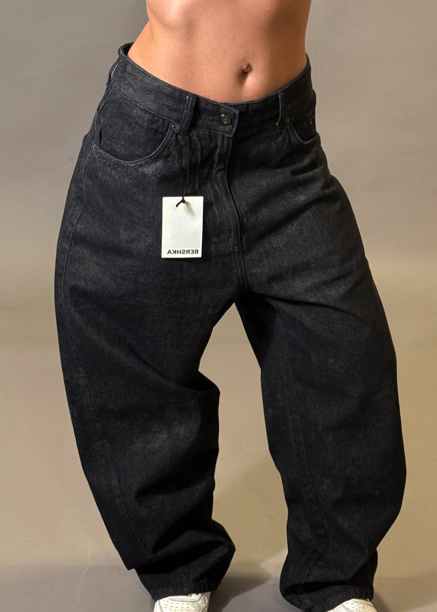 BERSHKA SUPER BAGGY DARK JEANS