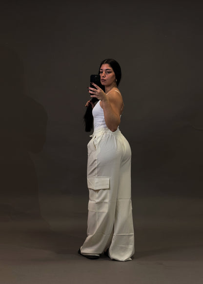 STRADIVARIUS WHITE TROUSERS