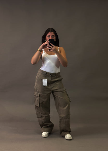 BERSHKA CARGO JEANS