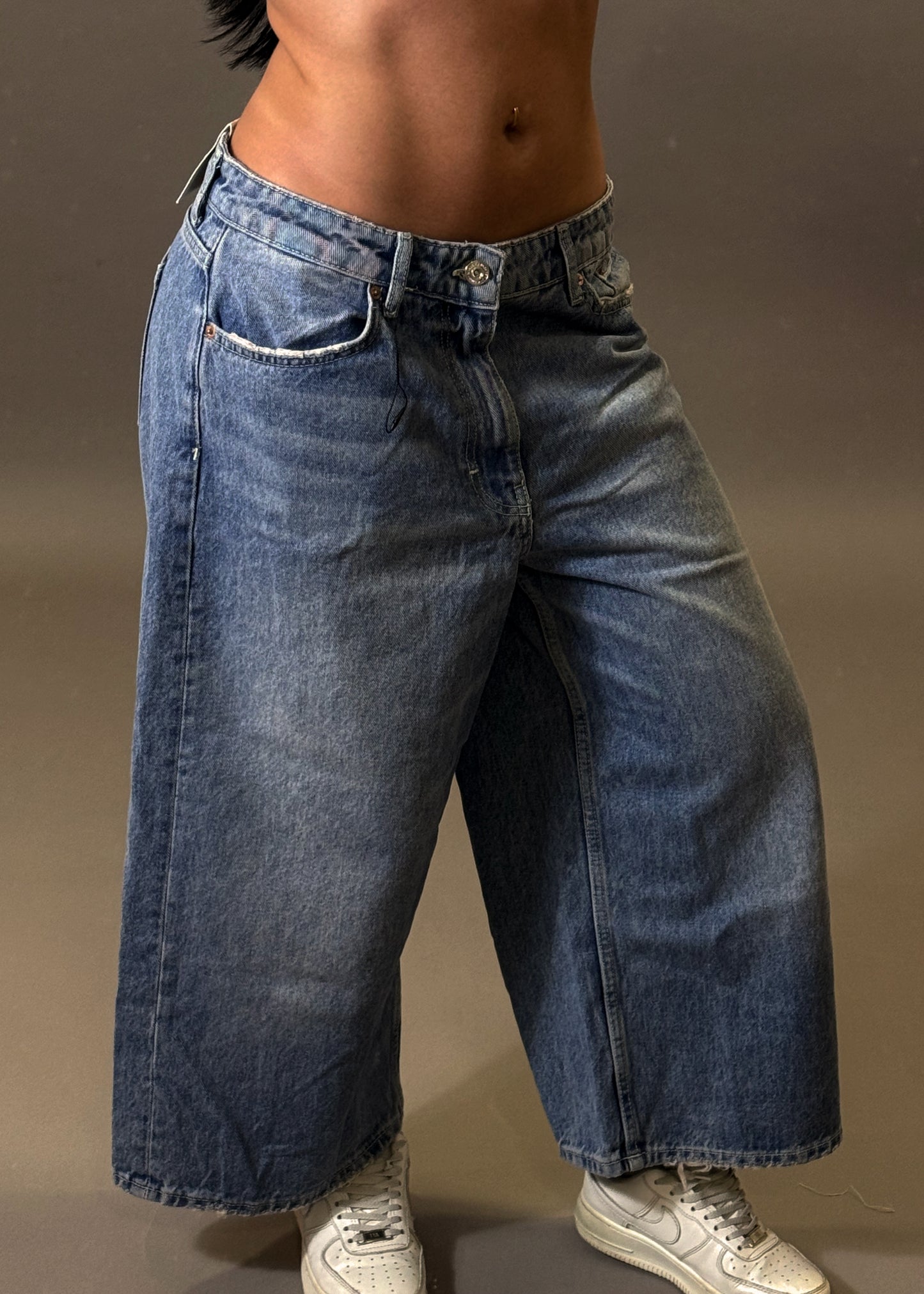 BERSHKA ANKLE LENGHT BAGGY JEANS