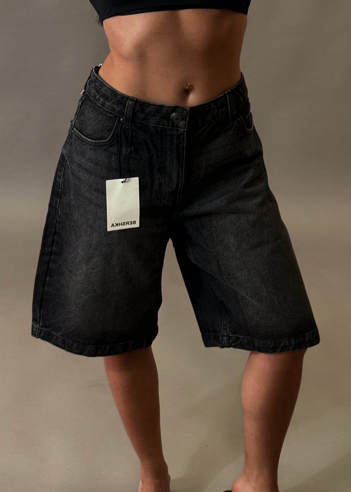 BERSHKA BAGGY BLACK JORTS