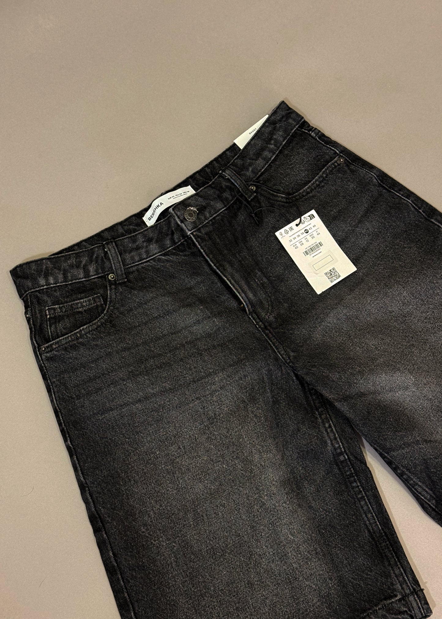 BERSHKA BAGGY BLACK JORTS