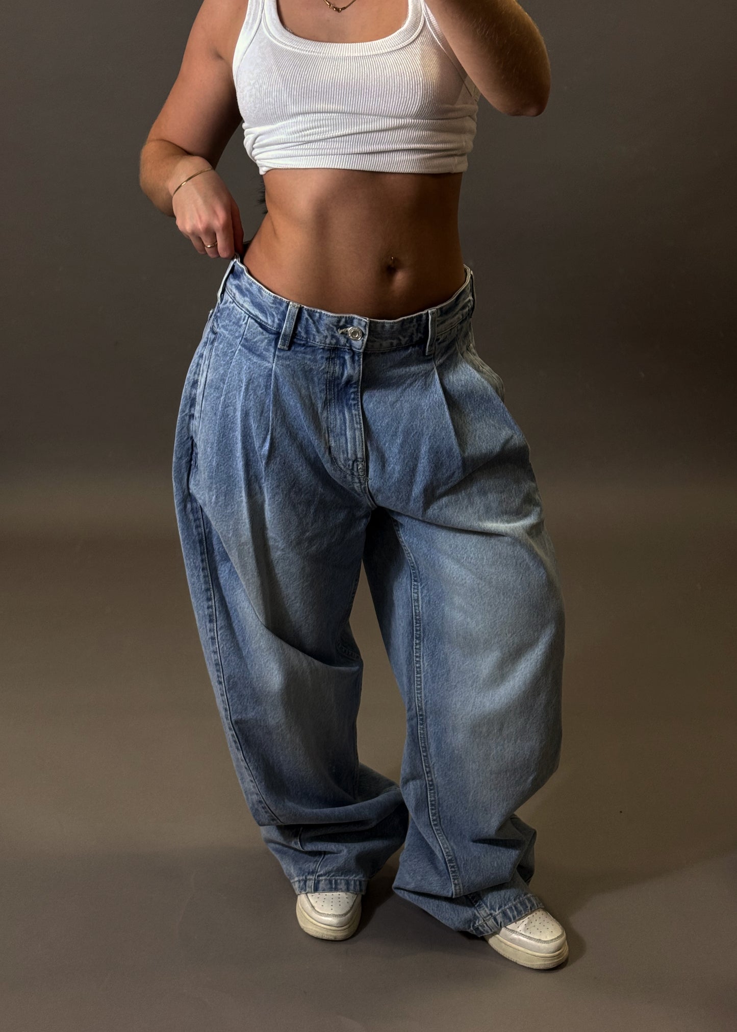 BERSHKA WIDE PLEATED JEANS