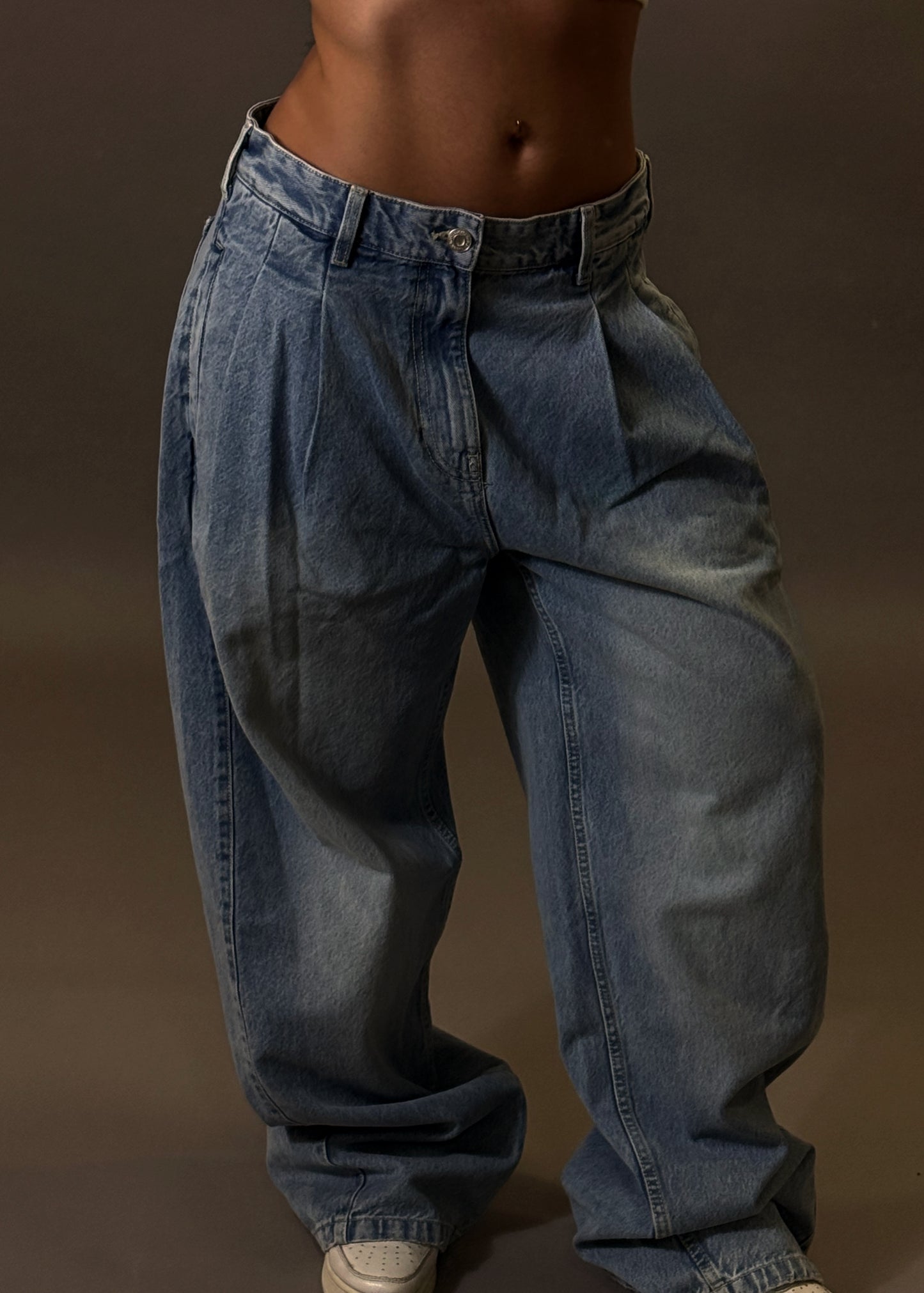 BERSHKA WIDE PLEATED JEANS