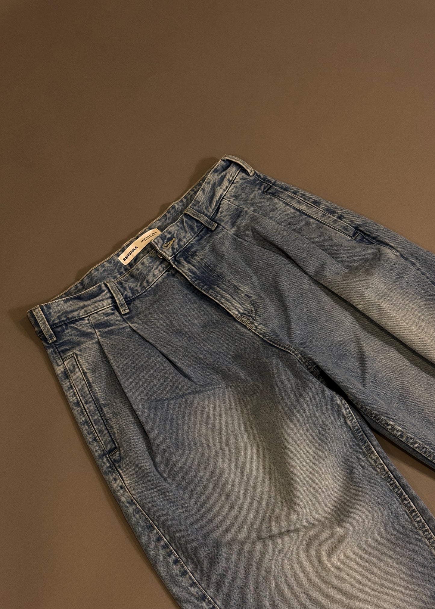 BERSHKA WIDE PLEATED JEANS