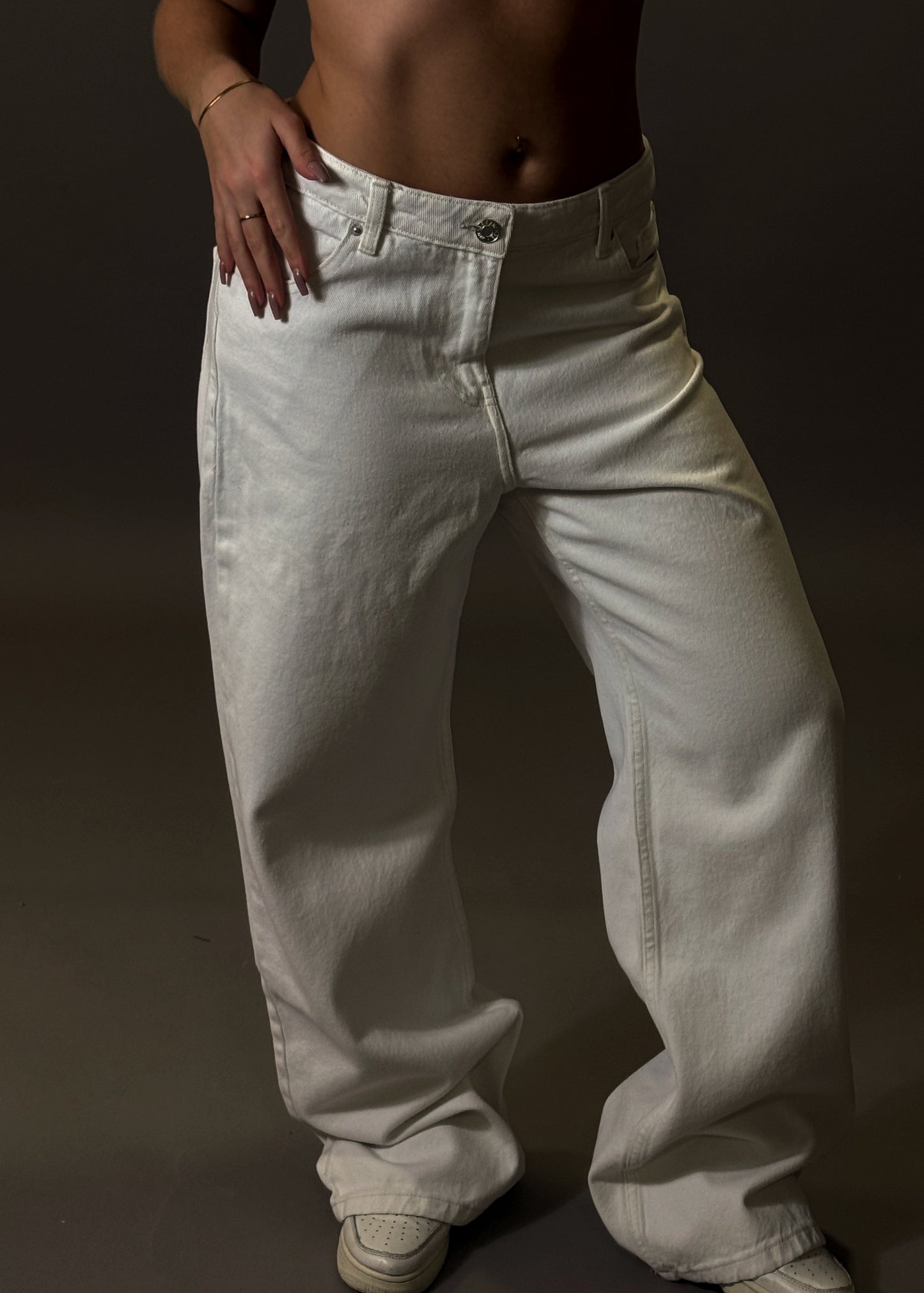 BERSHKA BAGGY WHITE JEANS
