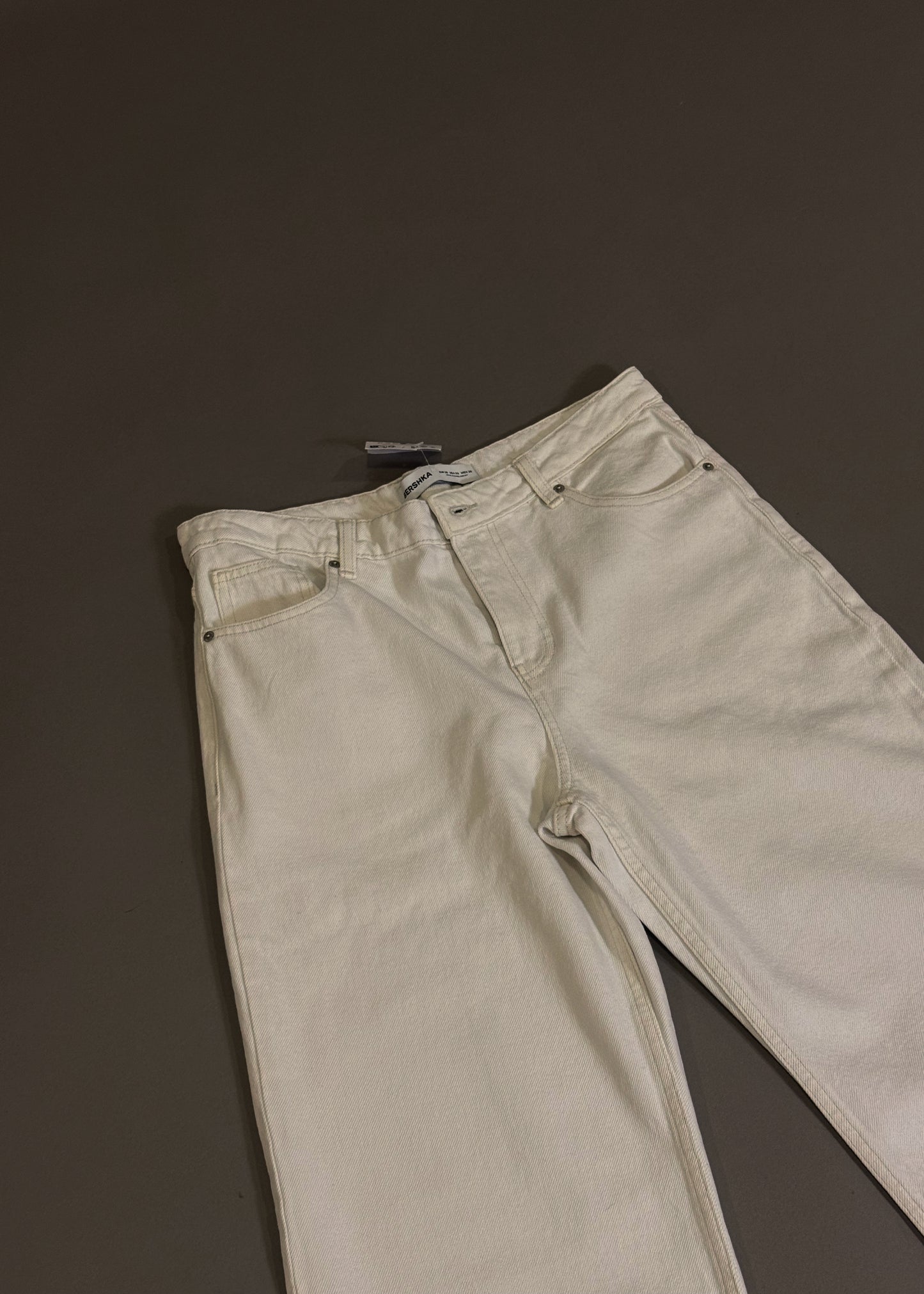 BERSHKA BAGGY WHITE JEANS