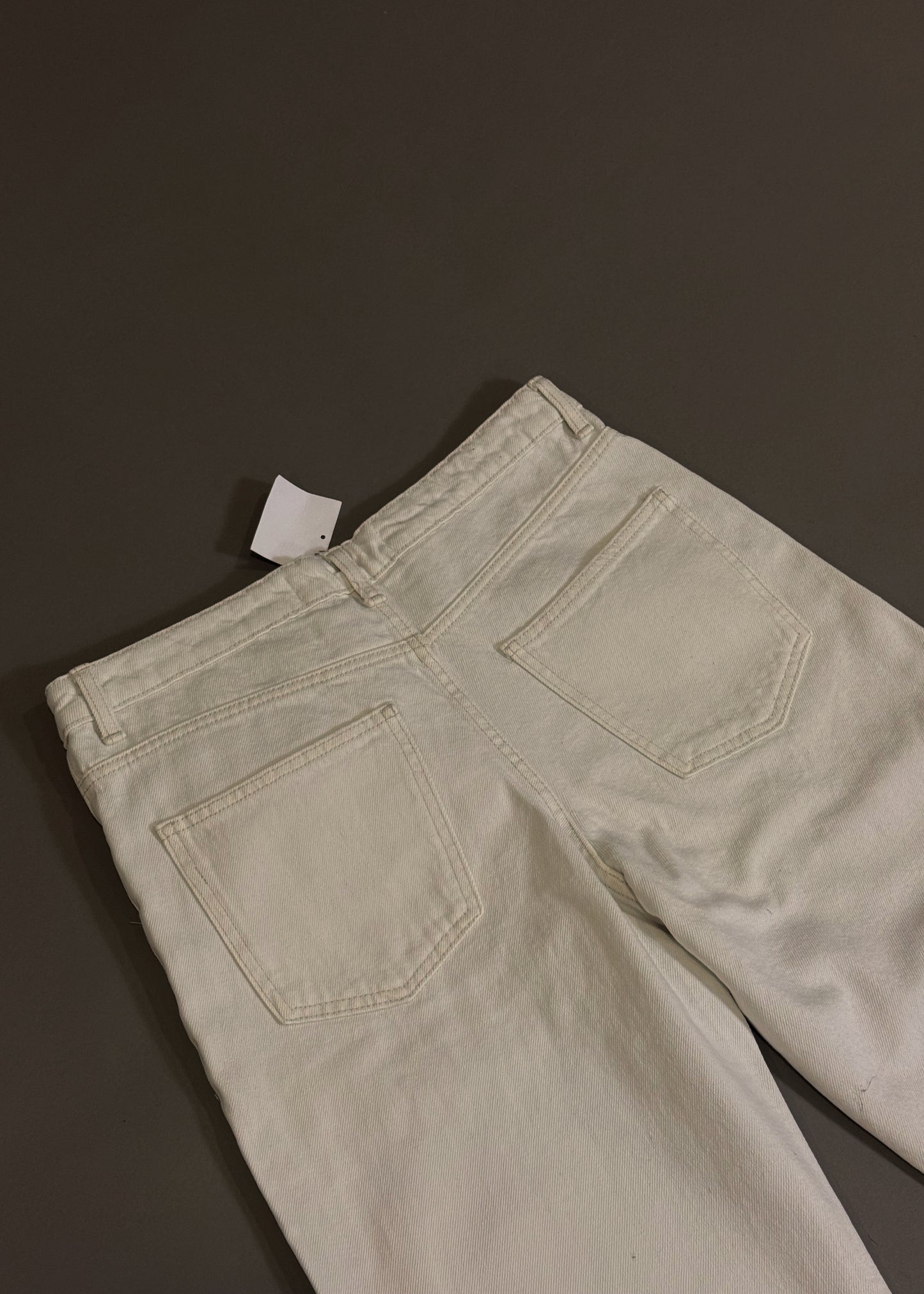 BERSHKA BAGGY WHITE JEANS
