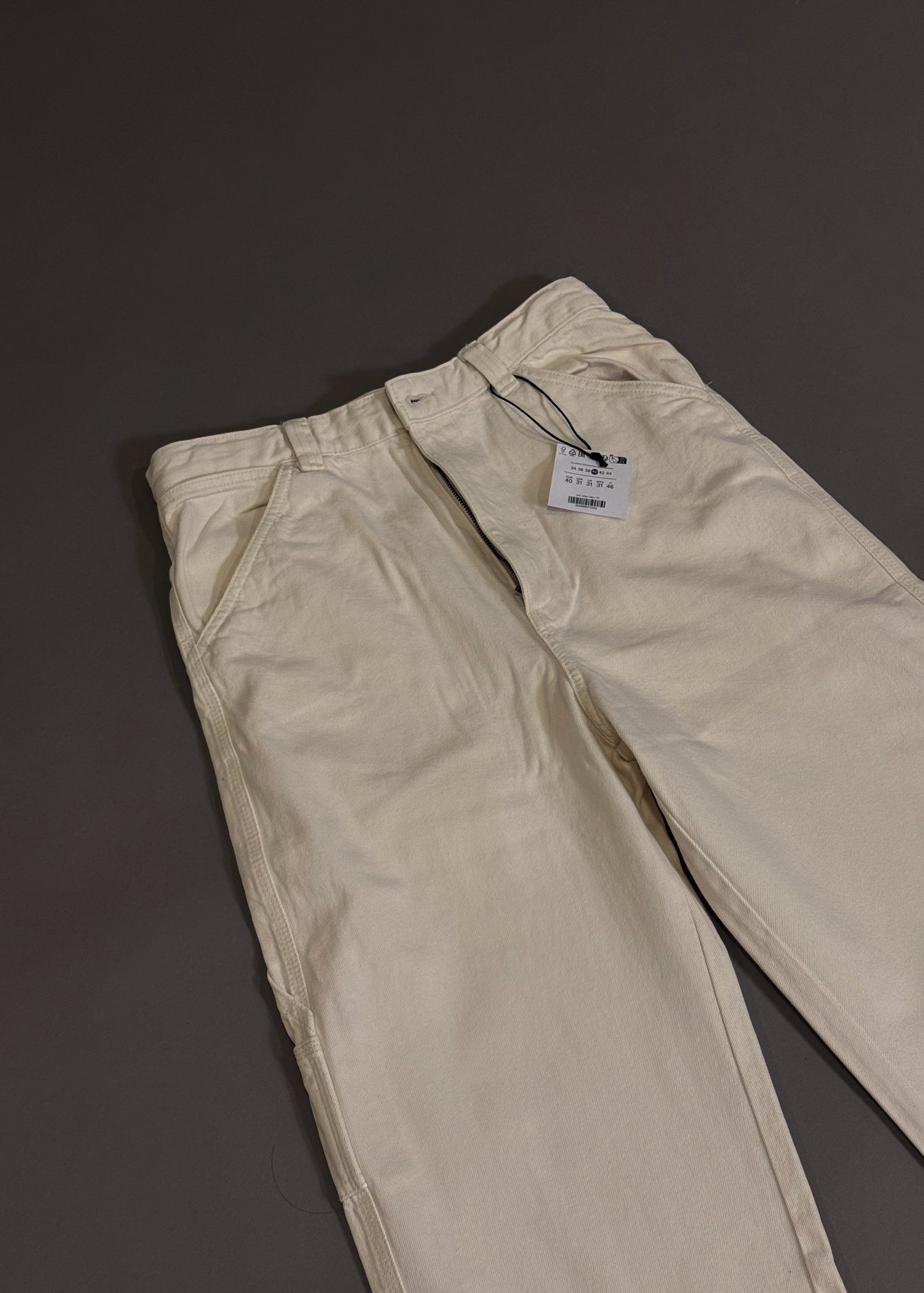 BERSHKA WHITE BAGGY JEANS