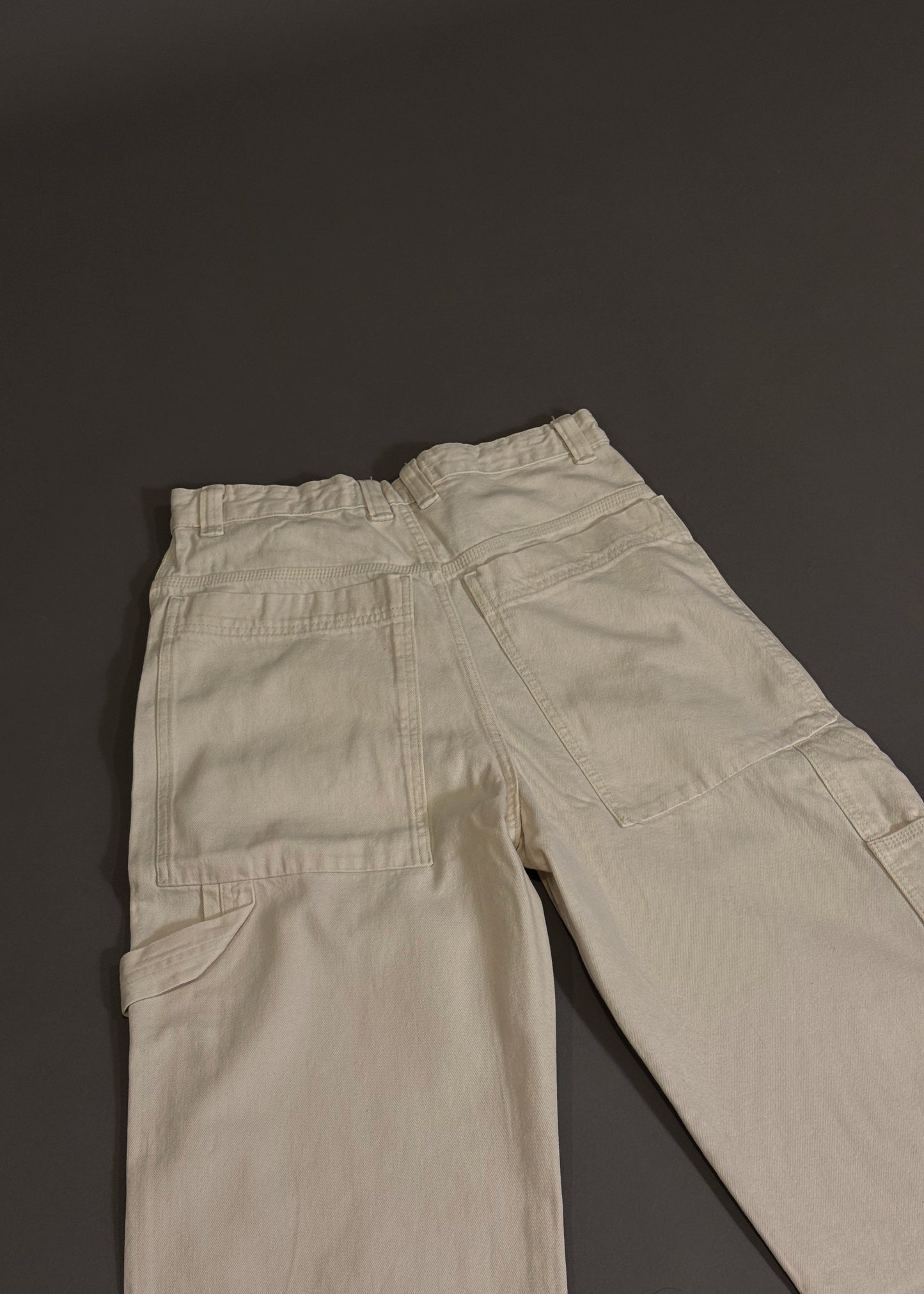 BERSHKA WHITE BAGGY JEANS