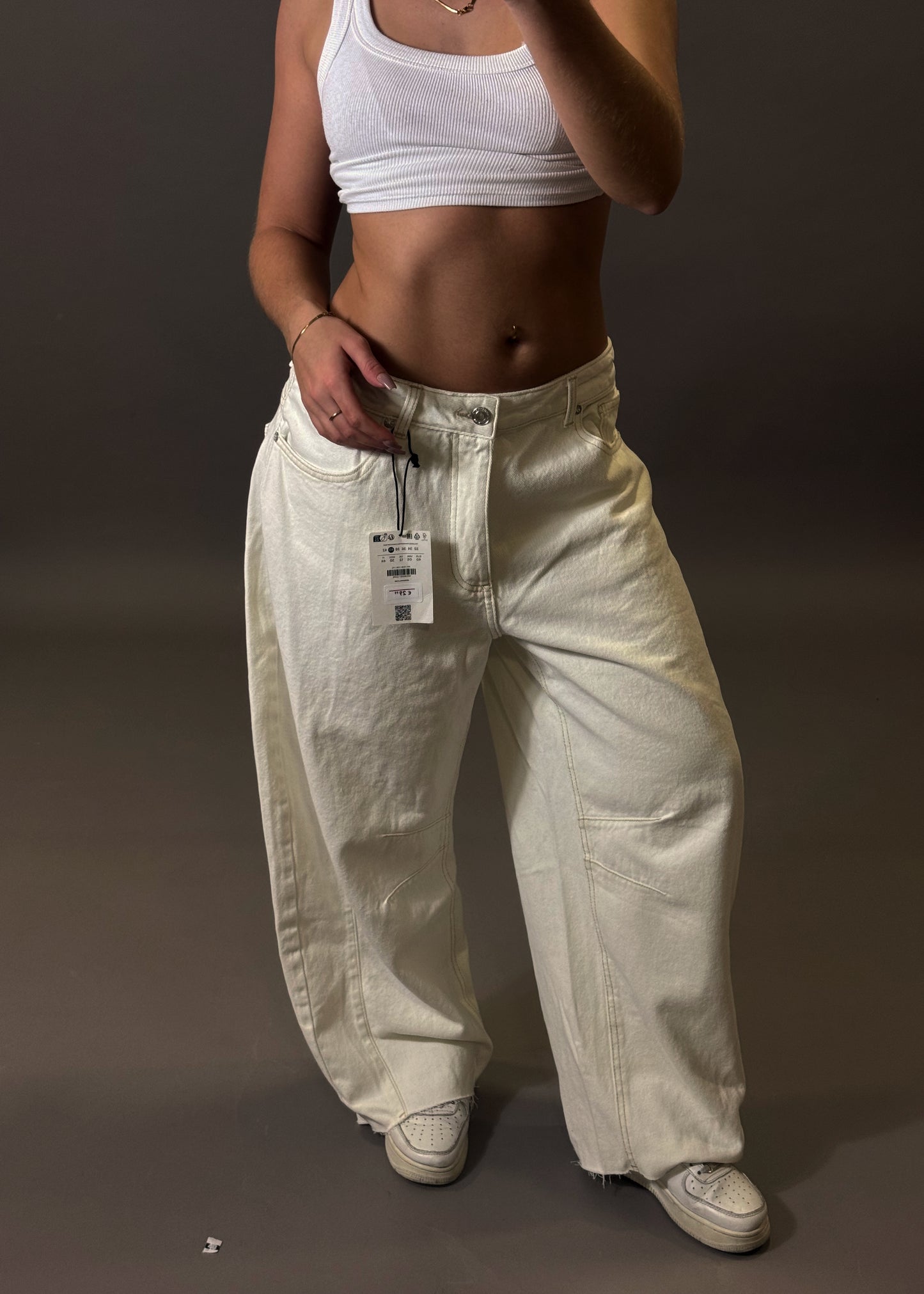 BERSHKA BARREL FIT JEANS